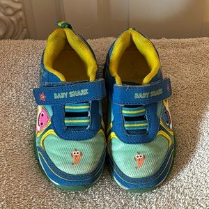 Baby Shark Light Up Sneakers Size 7